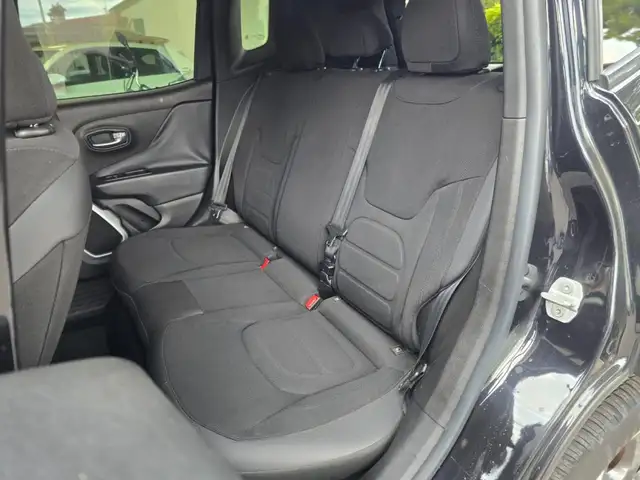 Jeep Renegade view 8