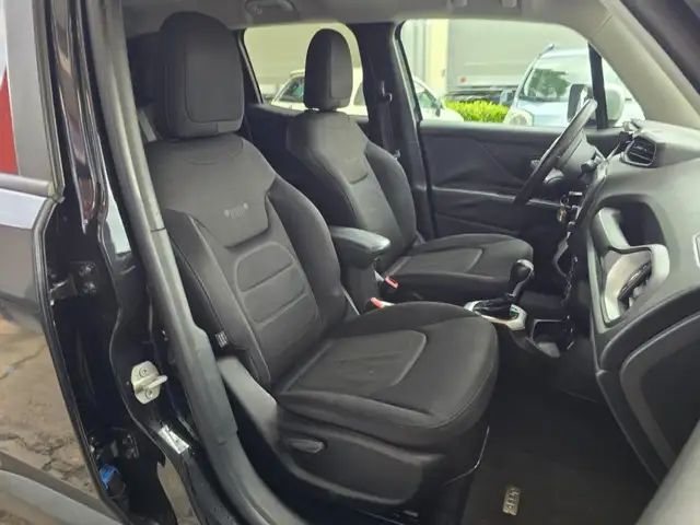 Jeep Renegade view 13