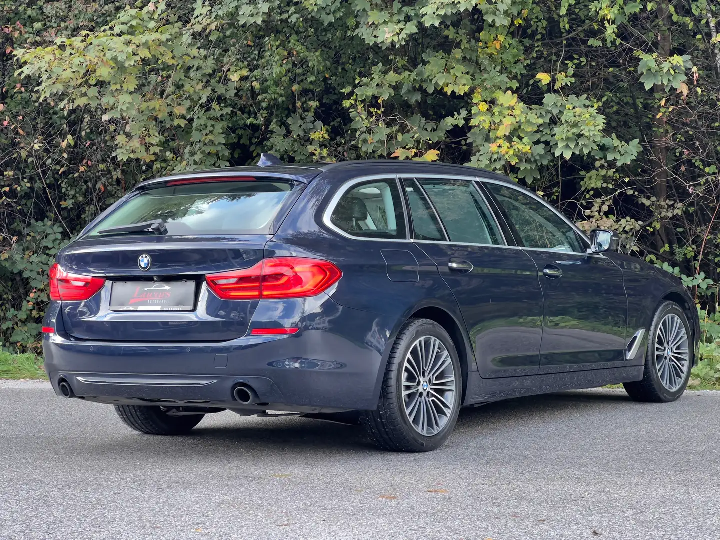 BMW 520 520 d xDrive Sport Line Aut. Pano*ACC*LED*AHK*HUP*LEDER Blau - 2