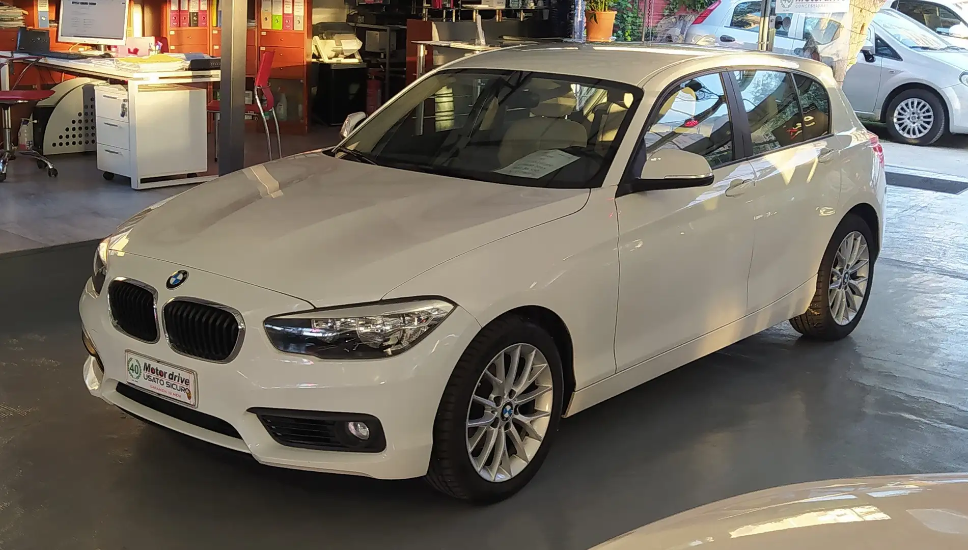 BMW 120 120d Advantage 5p Bianco - 1
