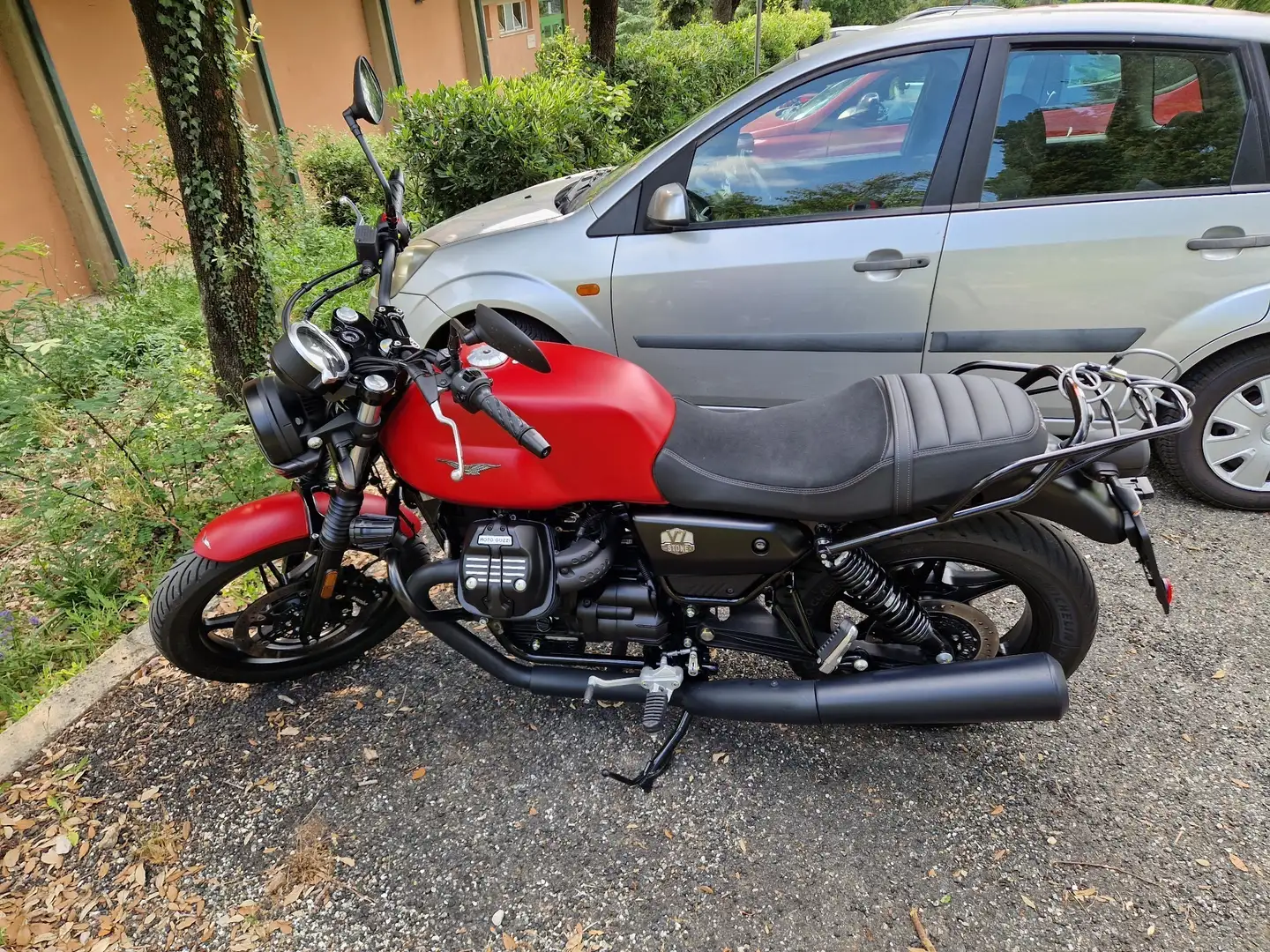 Moto Guzzi V 7 Stone Roşu - 2