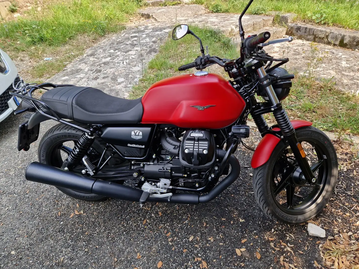 Moto Guzzi V 7 Stone Roşu - 1