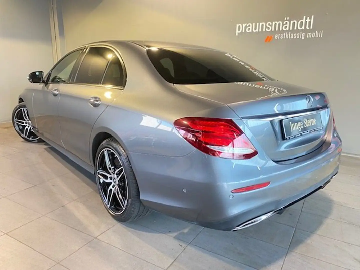 Mercedes-Benz E 450 4M AMG Night Pano/Sound/HeadUp/Distr/Airma Grau - 2