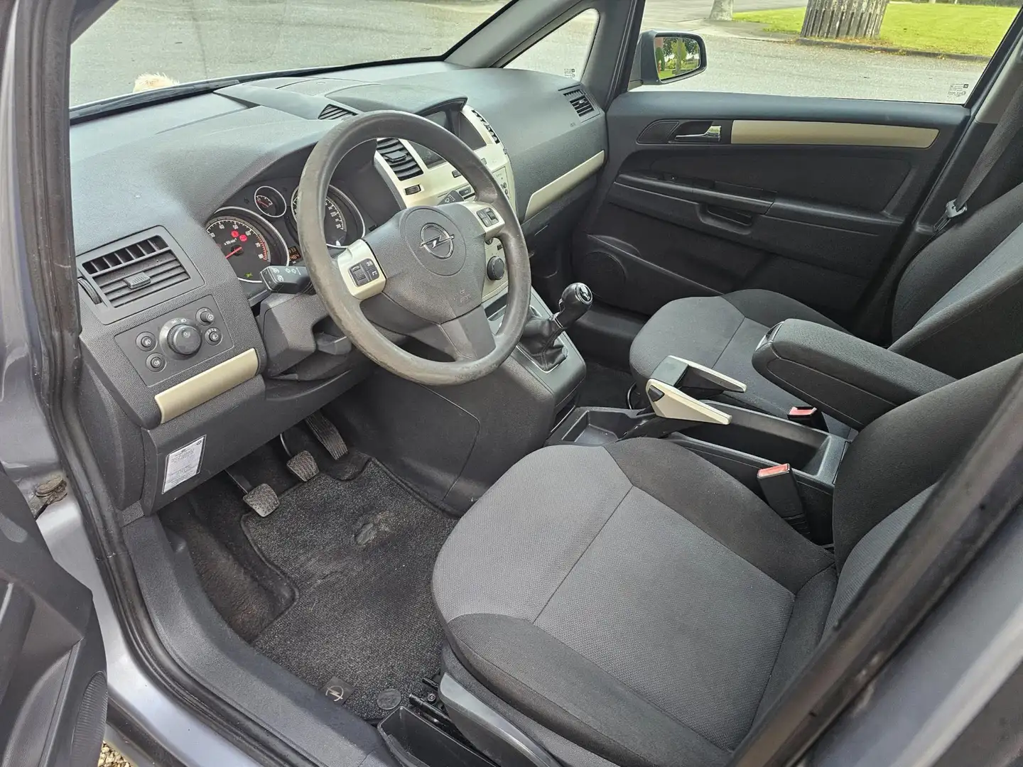 Opel Zafira 1.6 Temptation 7-persoons AIRCO/cruise Gris - 2