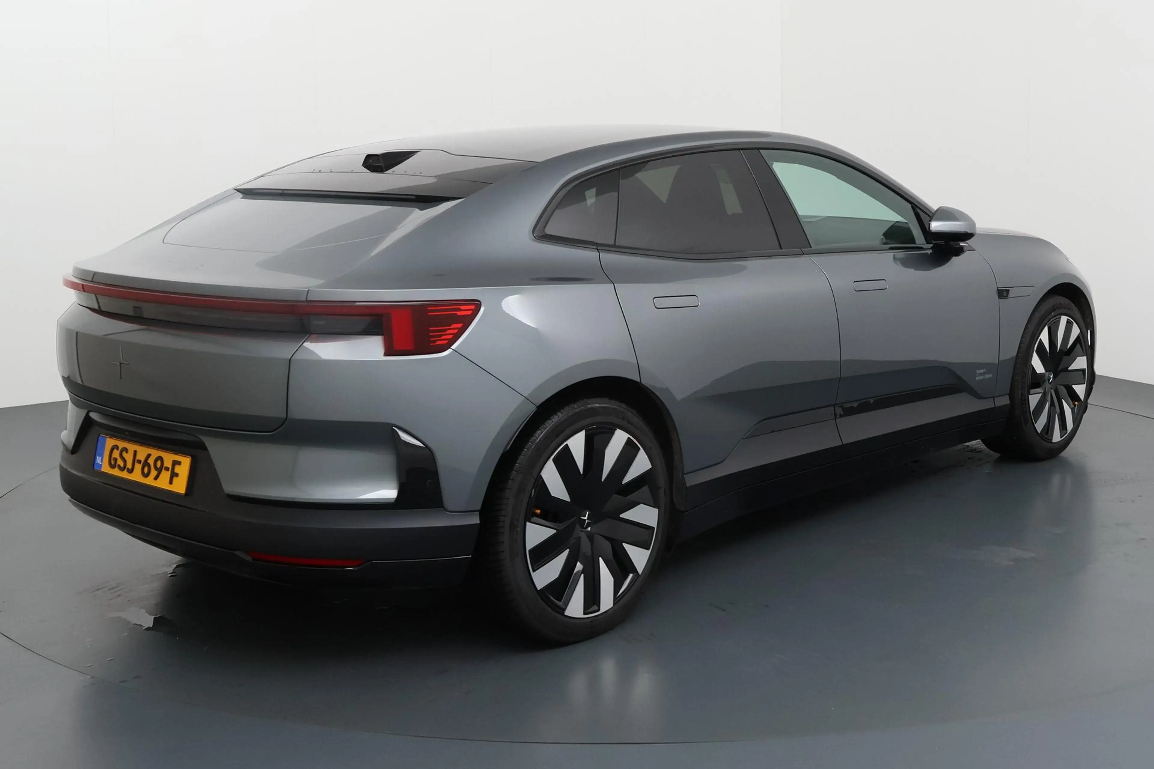 Polestar 4 Long Range Single motor 100 kWh Zweeds design met — photo 6