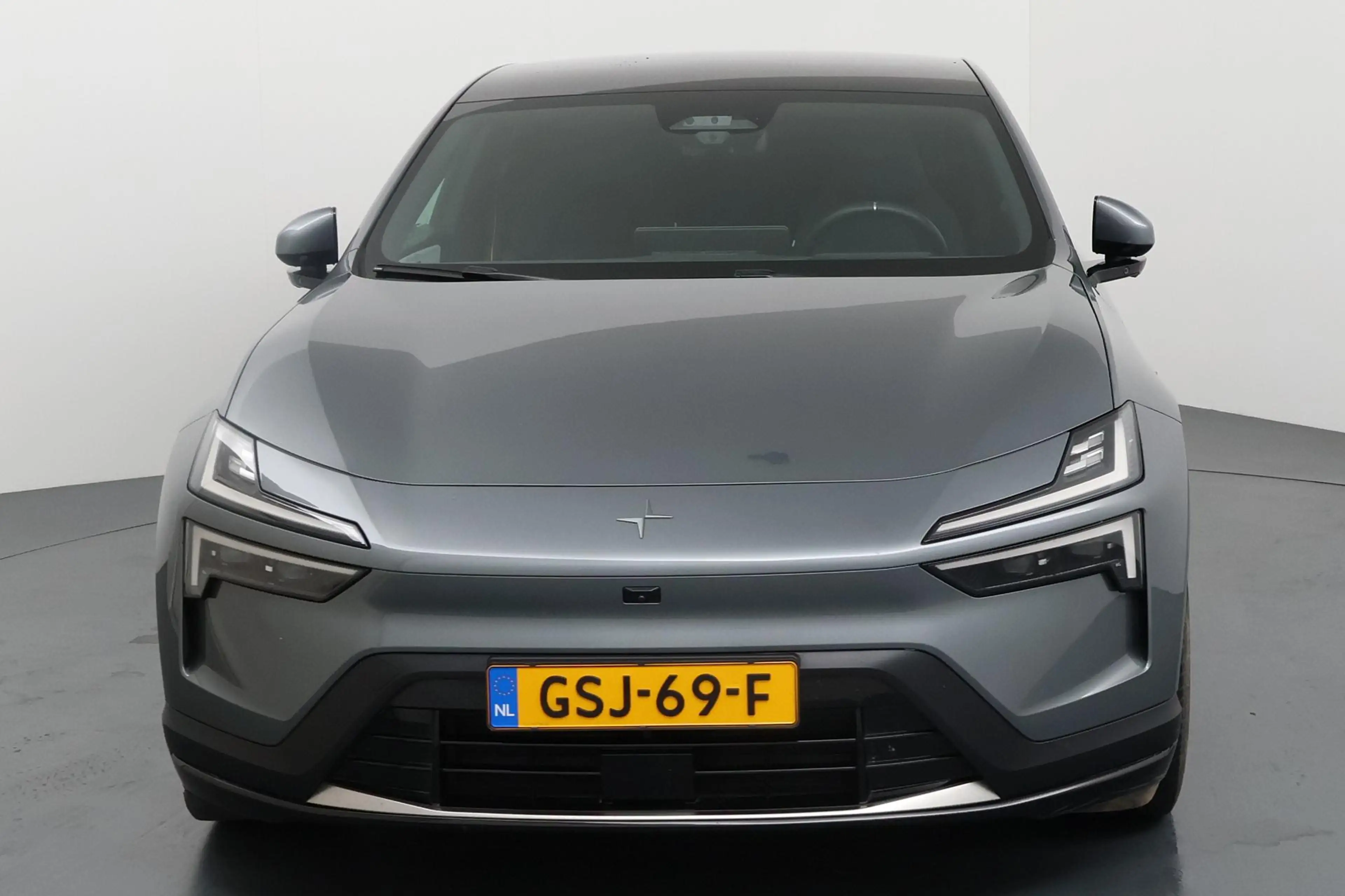 Polestar 4 Long Range Single motor 100 kWh Zweeds design met — photo 13