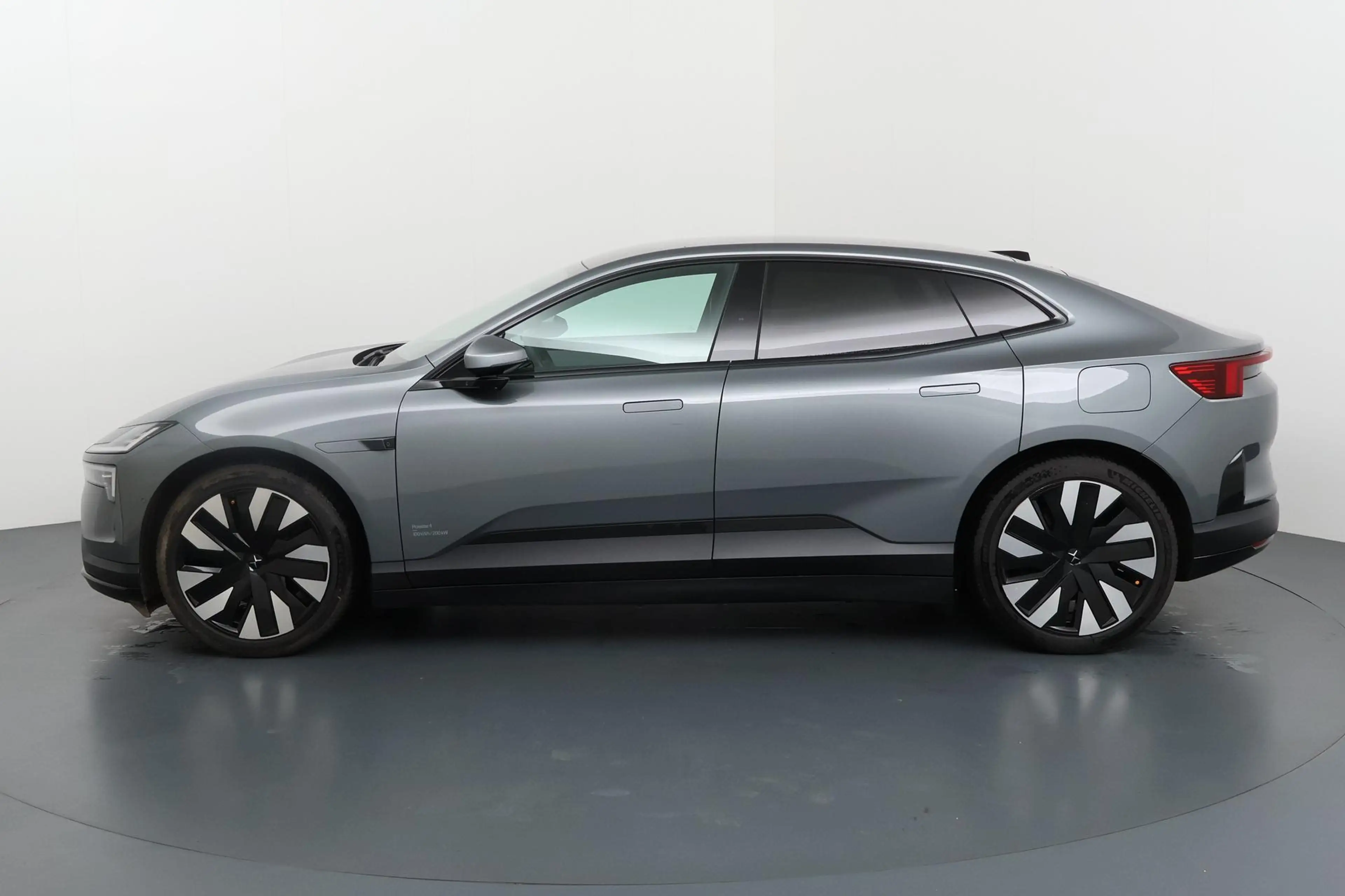 Polestar 4 Long Range Single motor 100 kWh Zweeds design met — photo 12