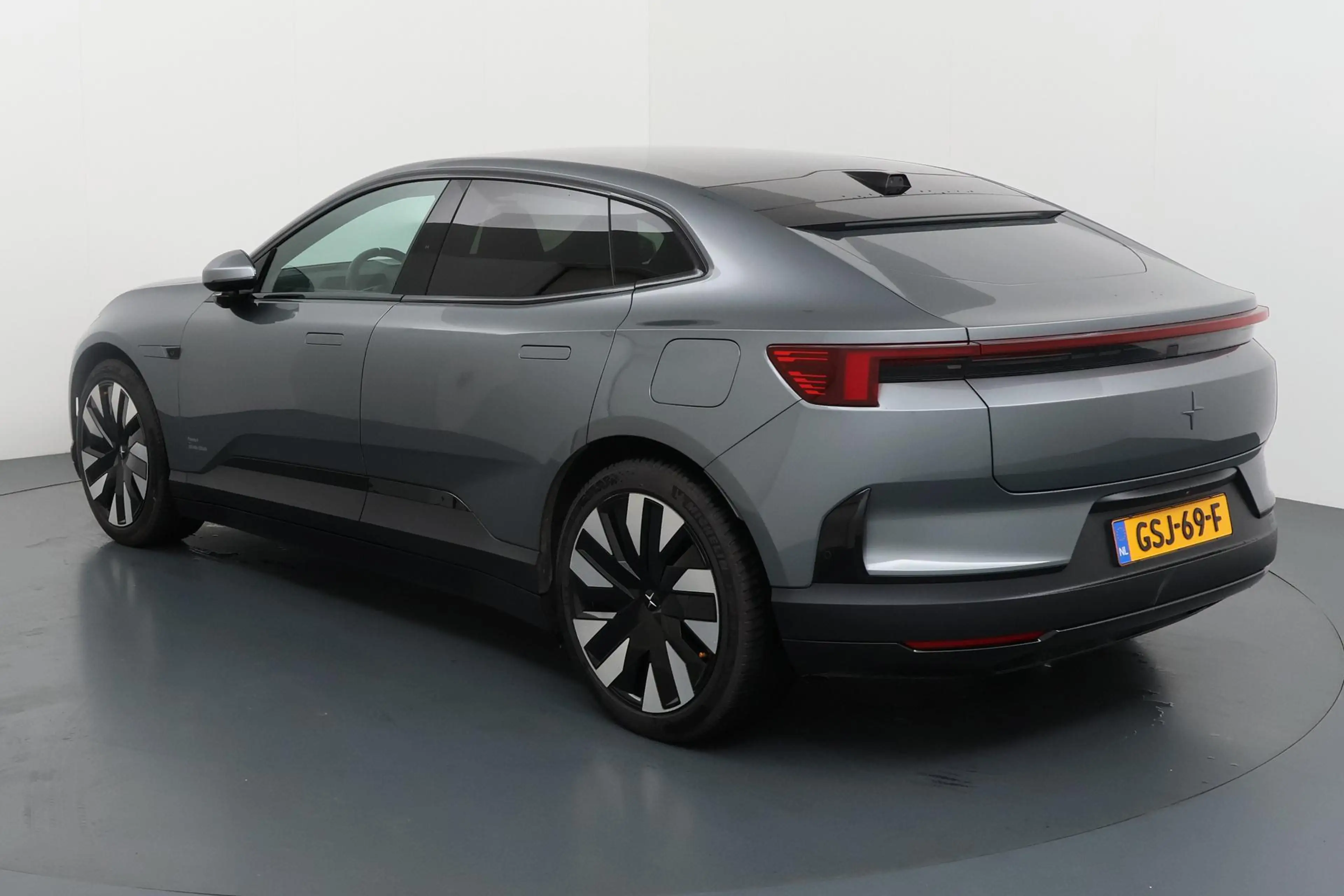 Polestar 4 Long Range Single motor 100 kWh Zweeds design met — photo 7