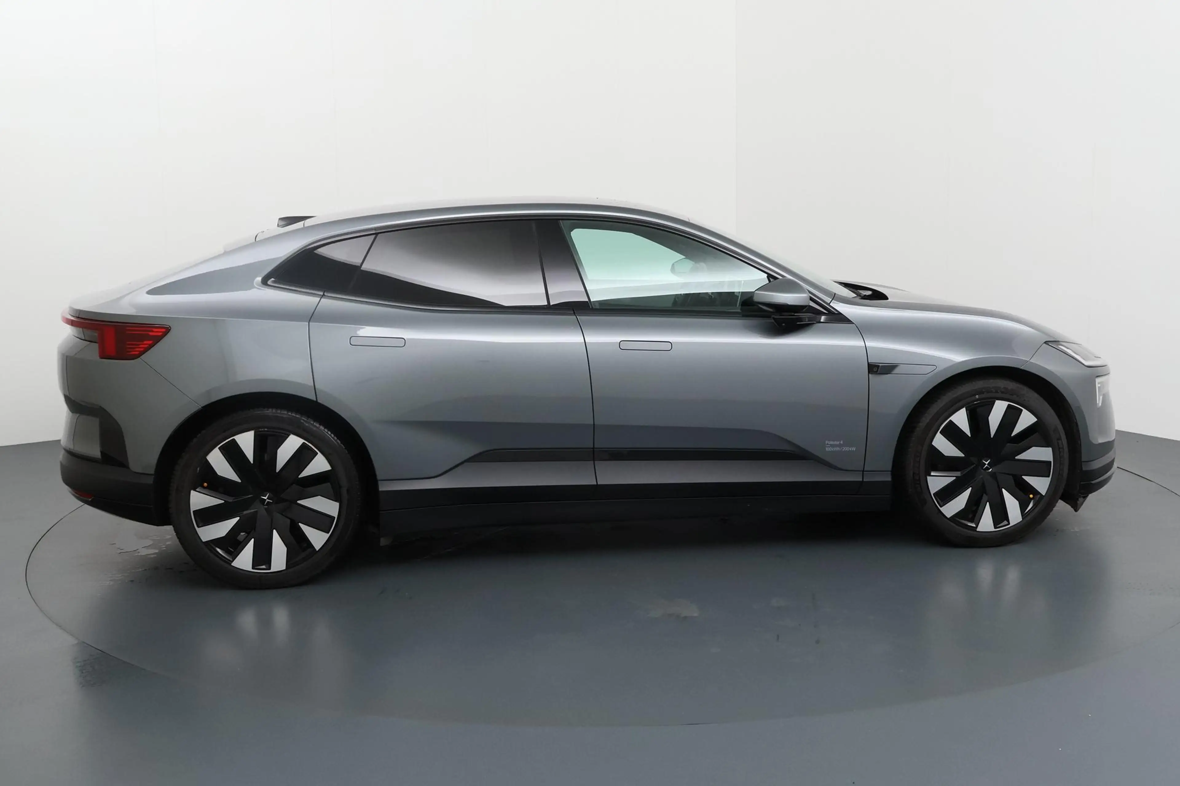 Polestar 4 Long Range Single motor 100 kWh Zweeds design met — photo 10