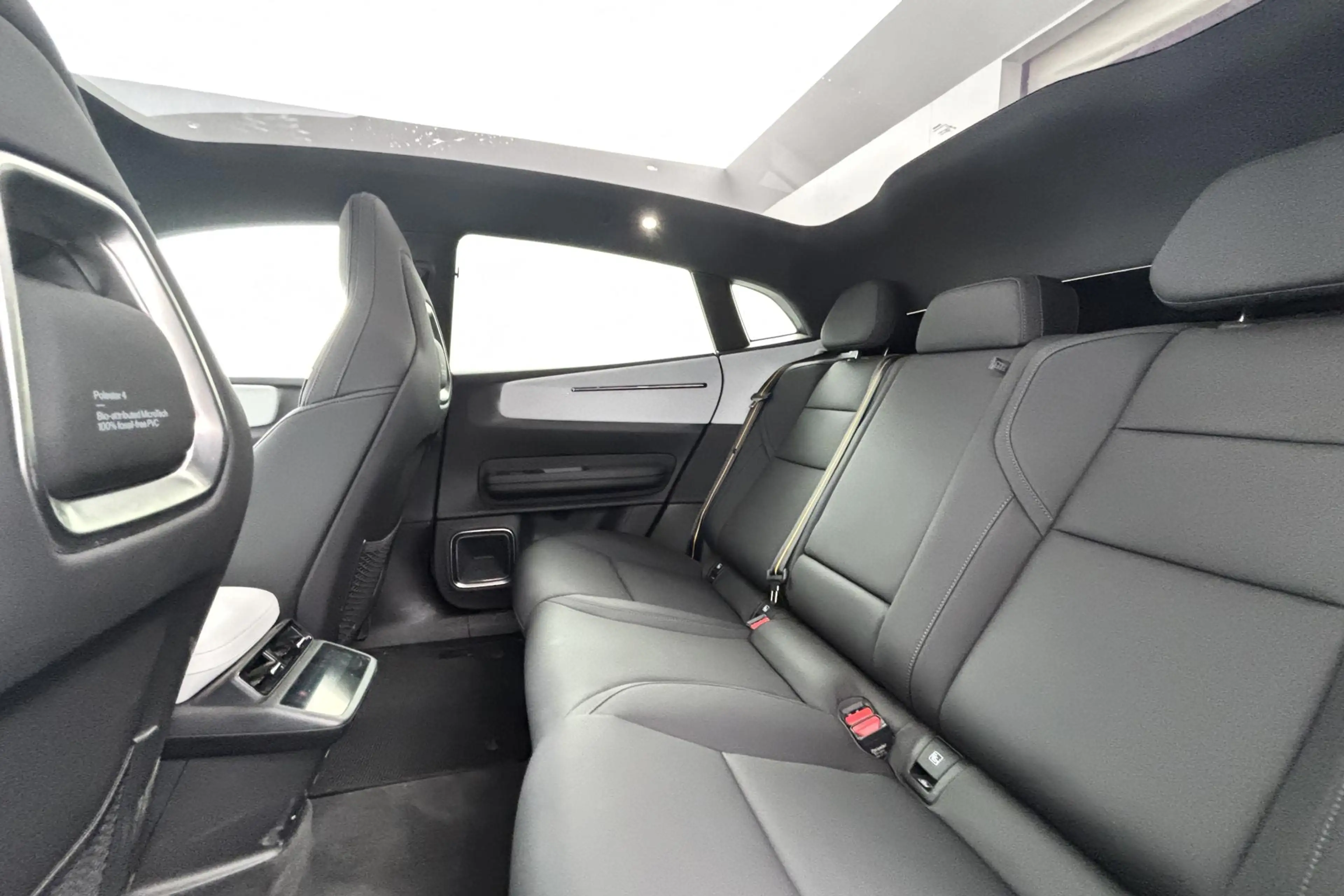 Polestar 4 Long Range Single motor 100 kWh Zweeds design met — photo 5