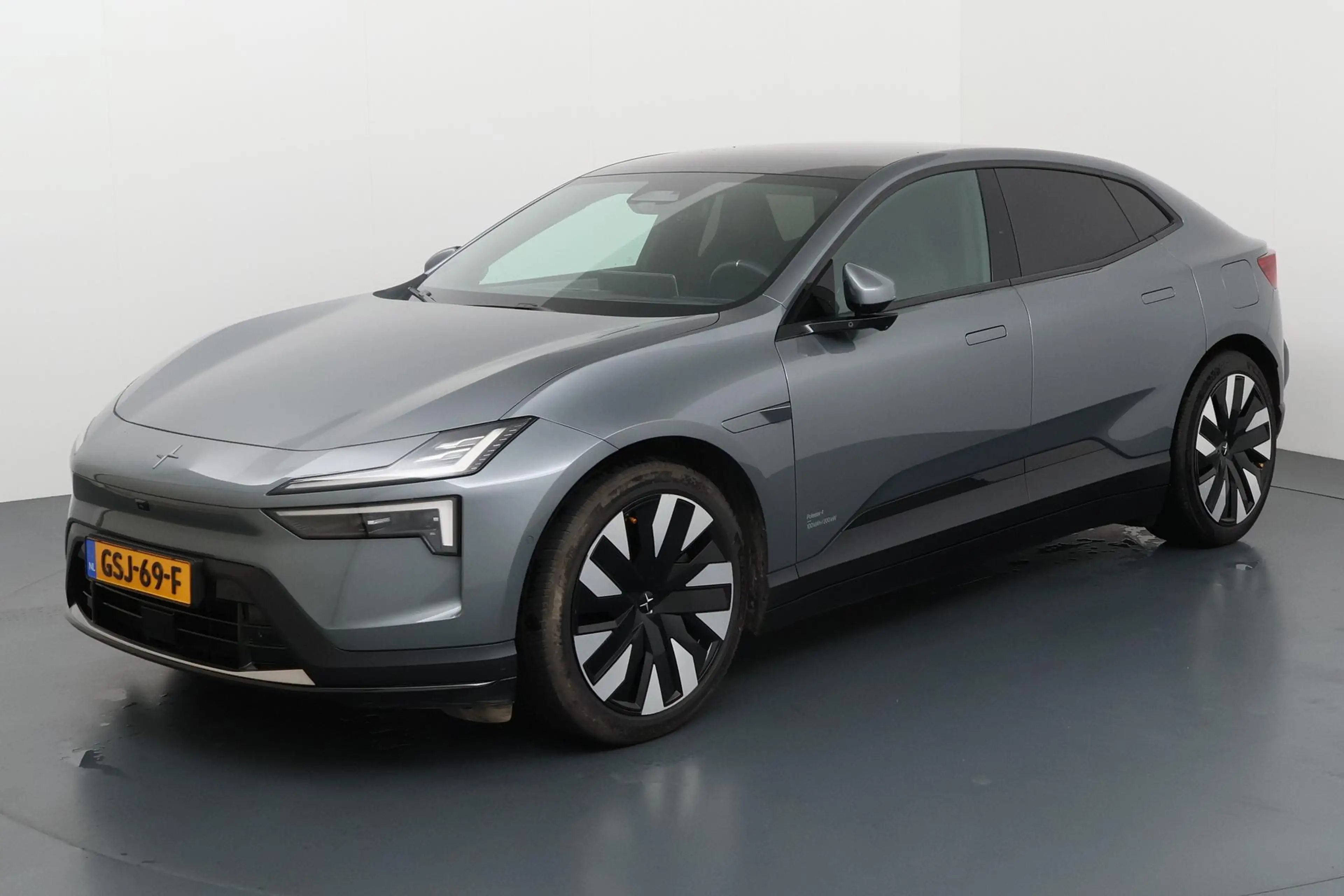 Polestar 4 Long Range Single motor 100 kWh Zweeds design met — photo 4