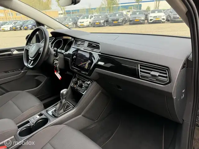 Volkswagen Touran view 13