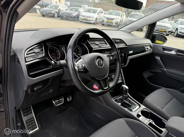 Volkswagen Touran view 11