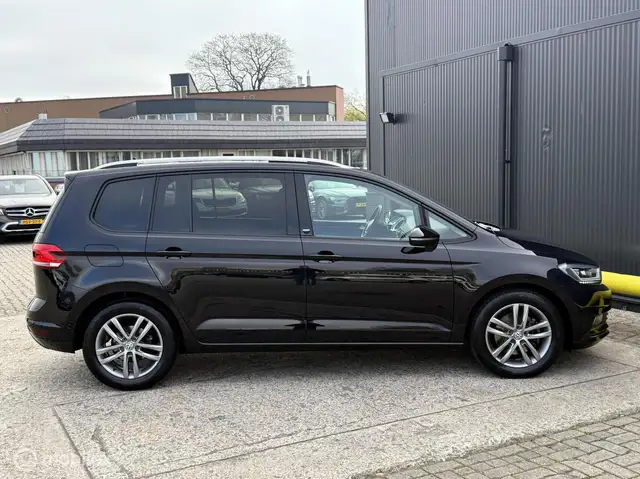Volkswagen Touran view 9