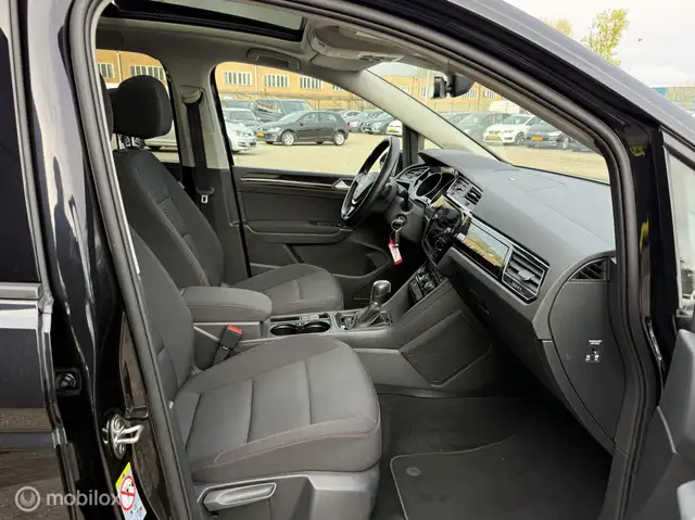 Volkswagen Touran view 14