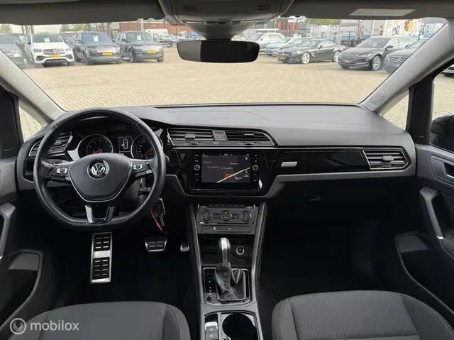 Volkswagen Touran view 2