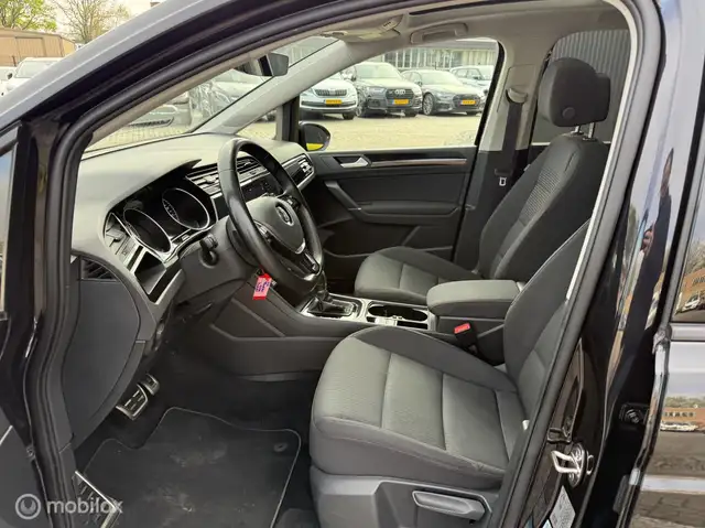 Volkswagen Touran view 10