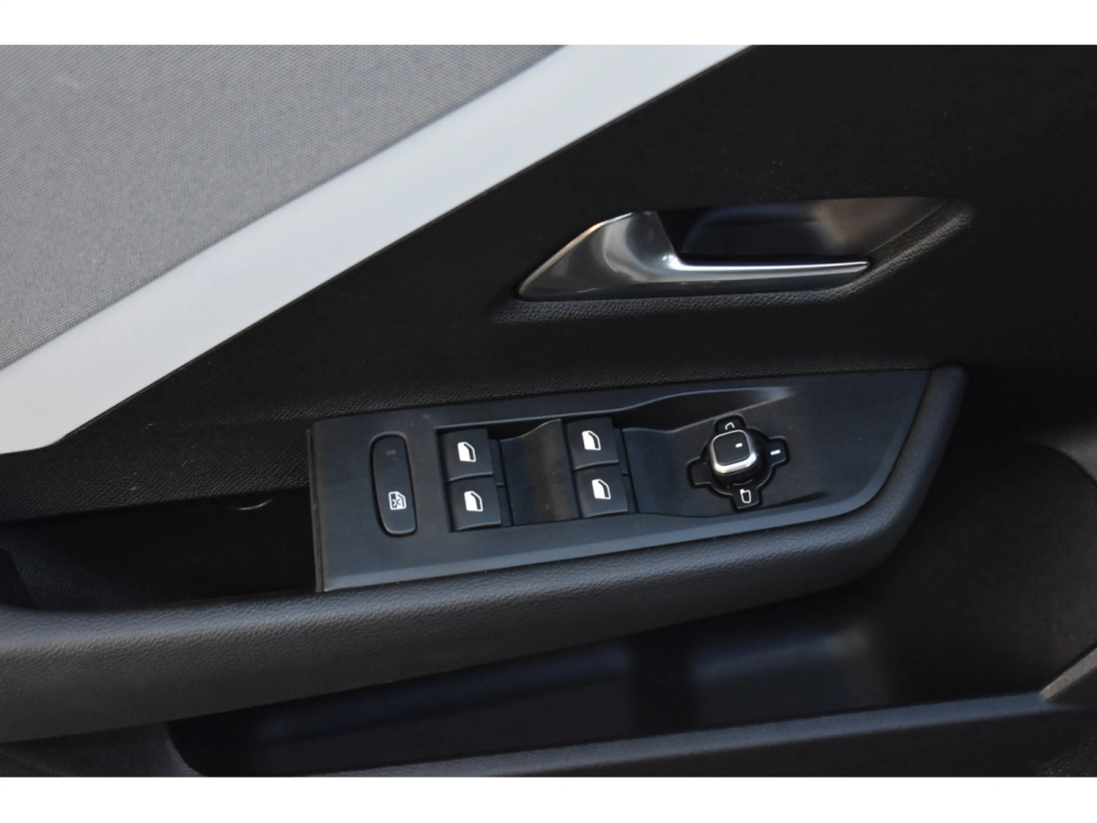 Opel Astra 1,2 Turbo 130 S/Edition Automatic — photo 11