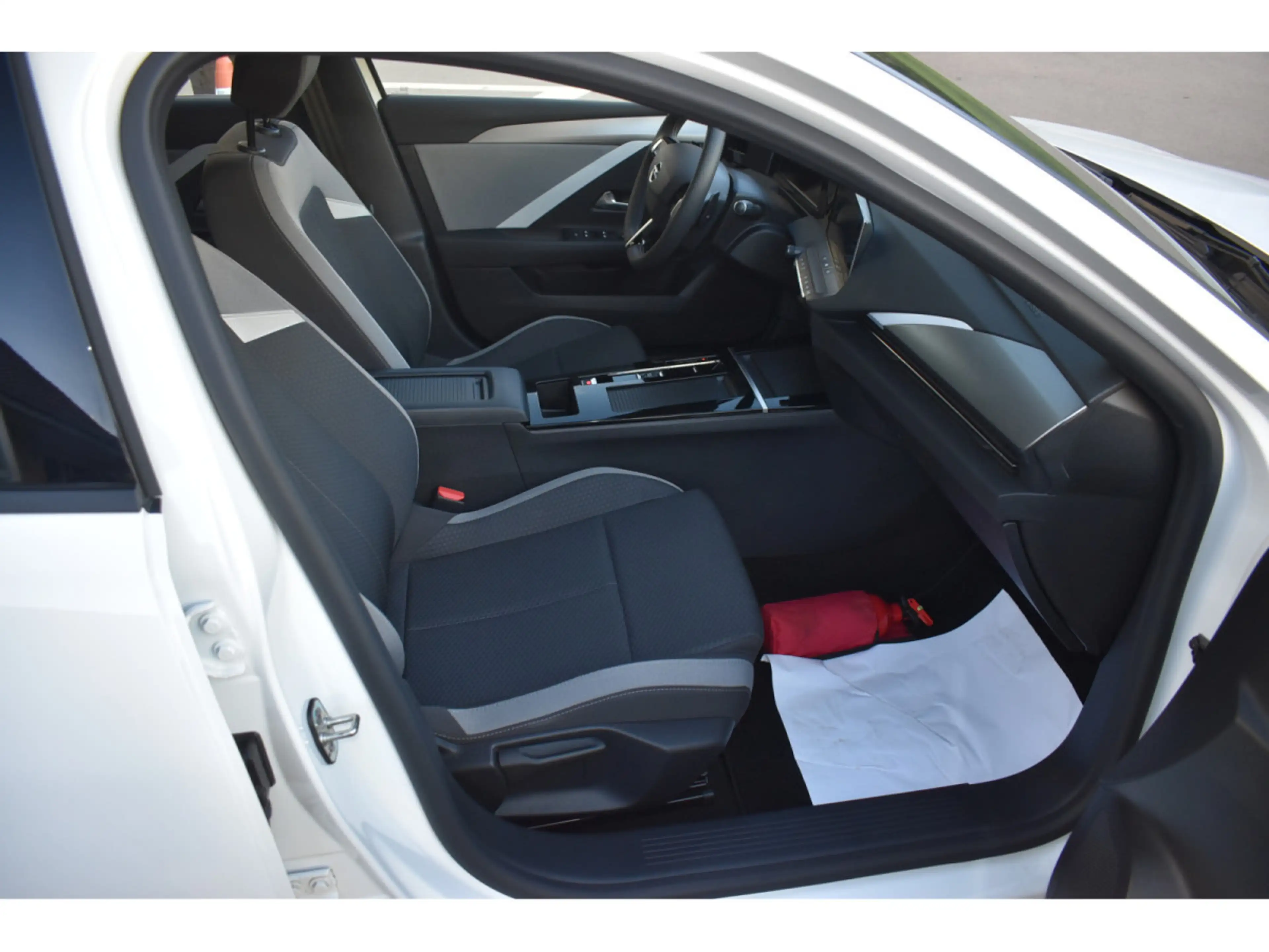 Opel Astra 1,2 Turbo 130 S/Edition Automatic — photo 8