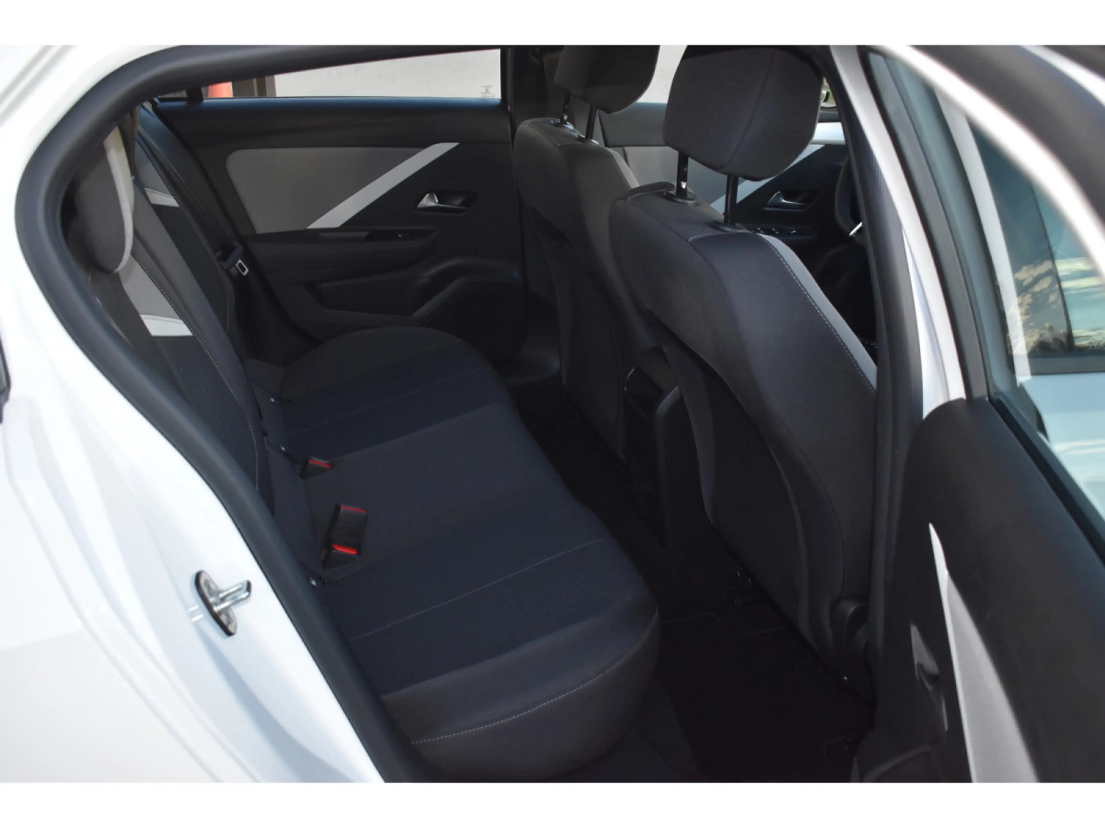 Opel Astra 1,2 Turbo 130 S/Edition Automatic — photo 9