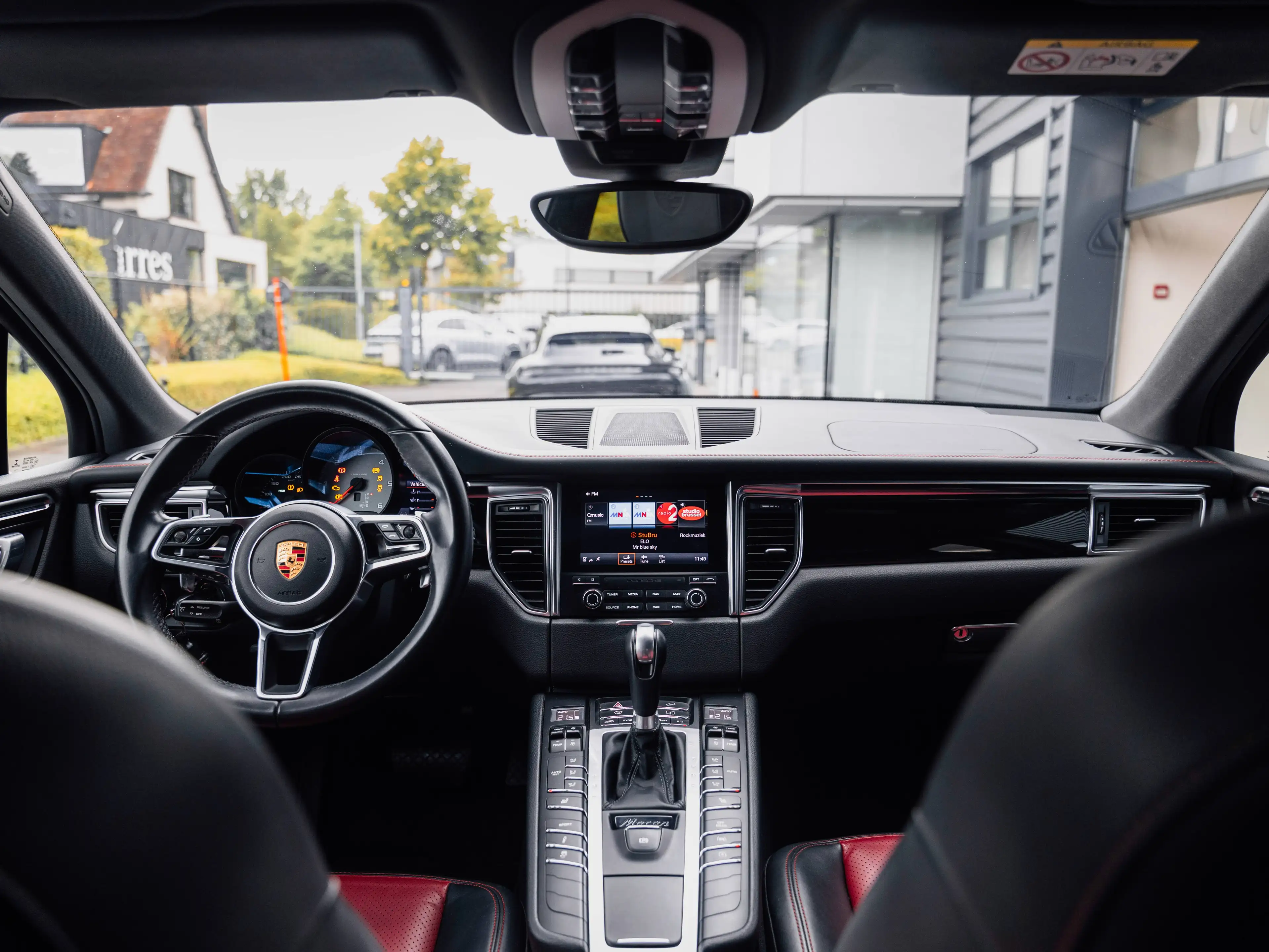 Porsche Macan Macan S - 1st owner - 2 YEARS Porsche Approved till 15 October — photo 15