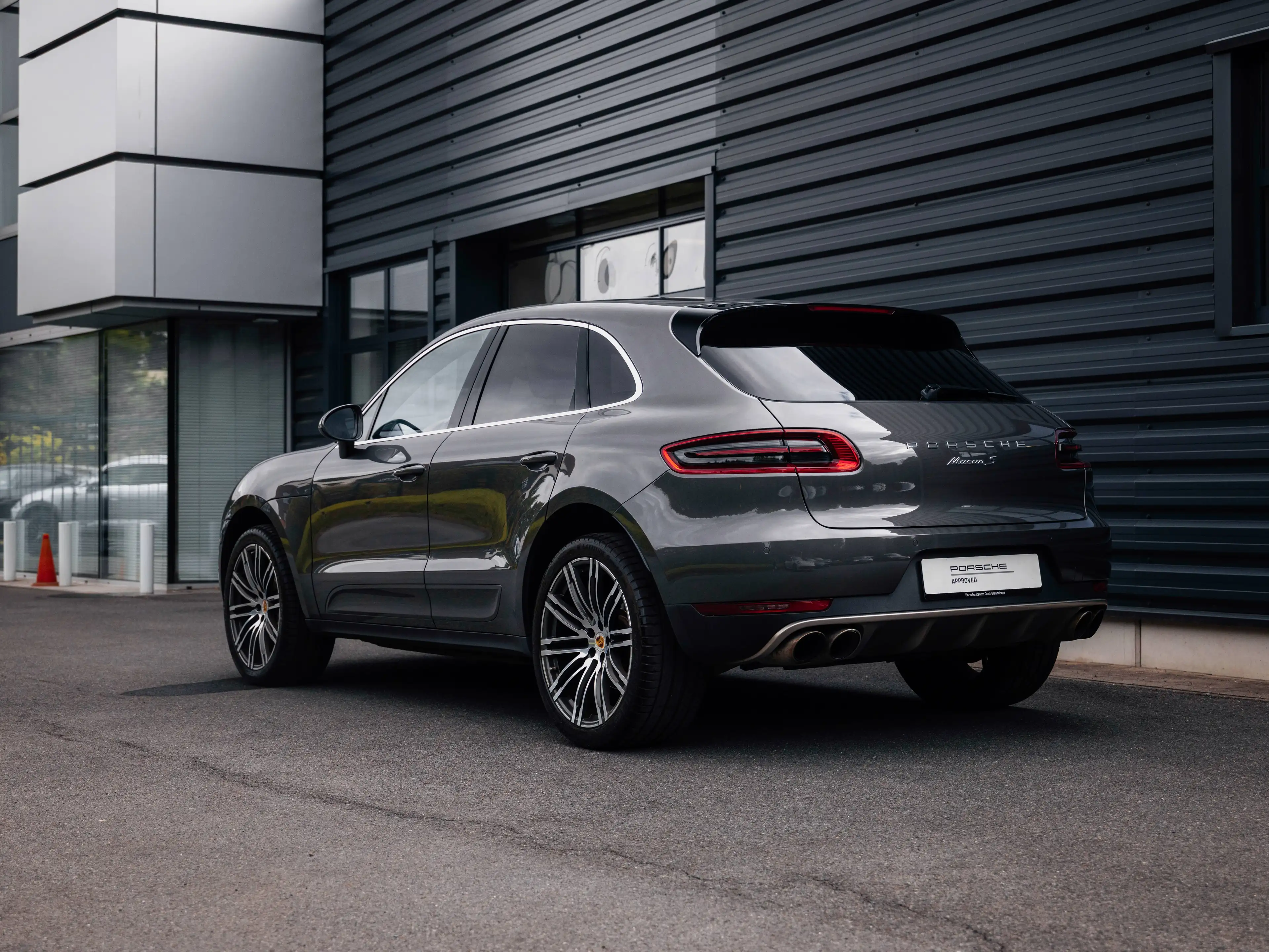 Porsche Macan Macan S - 1st owner - 2 YEARS Porsche Approved till 15 October — photo 7