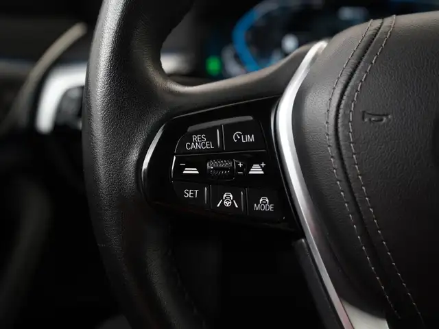 BMW 5 Series view 8