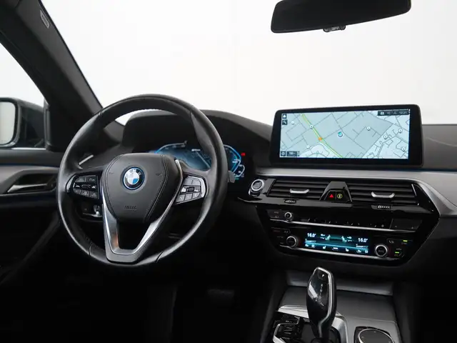 BMW 5 Series view 6