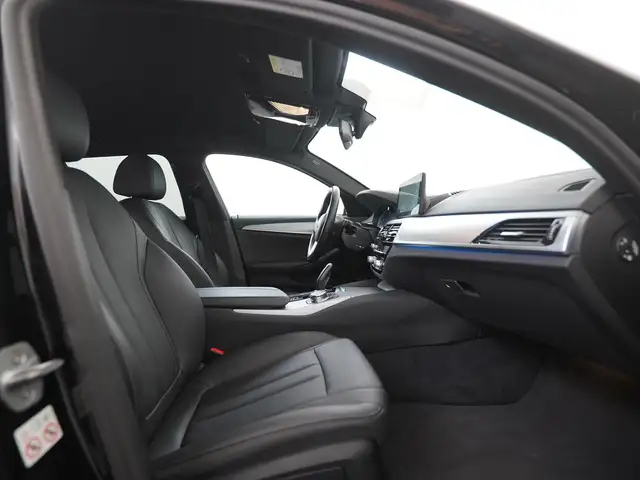 BMW 5 Series view 3
