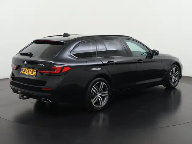 BMW 5 Series view 4