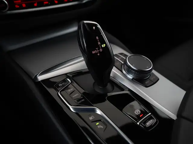 BMW 5 Series view 11