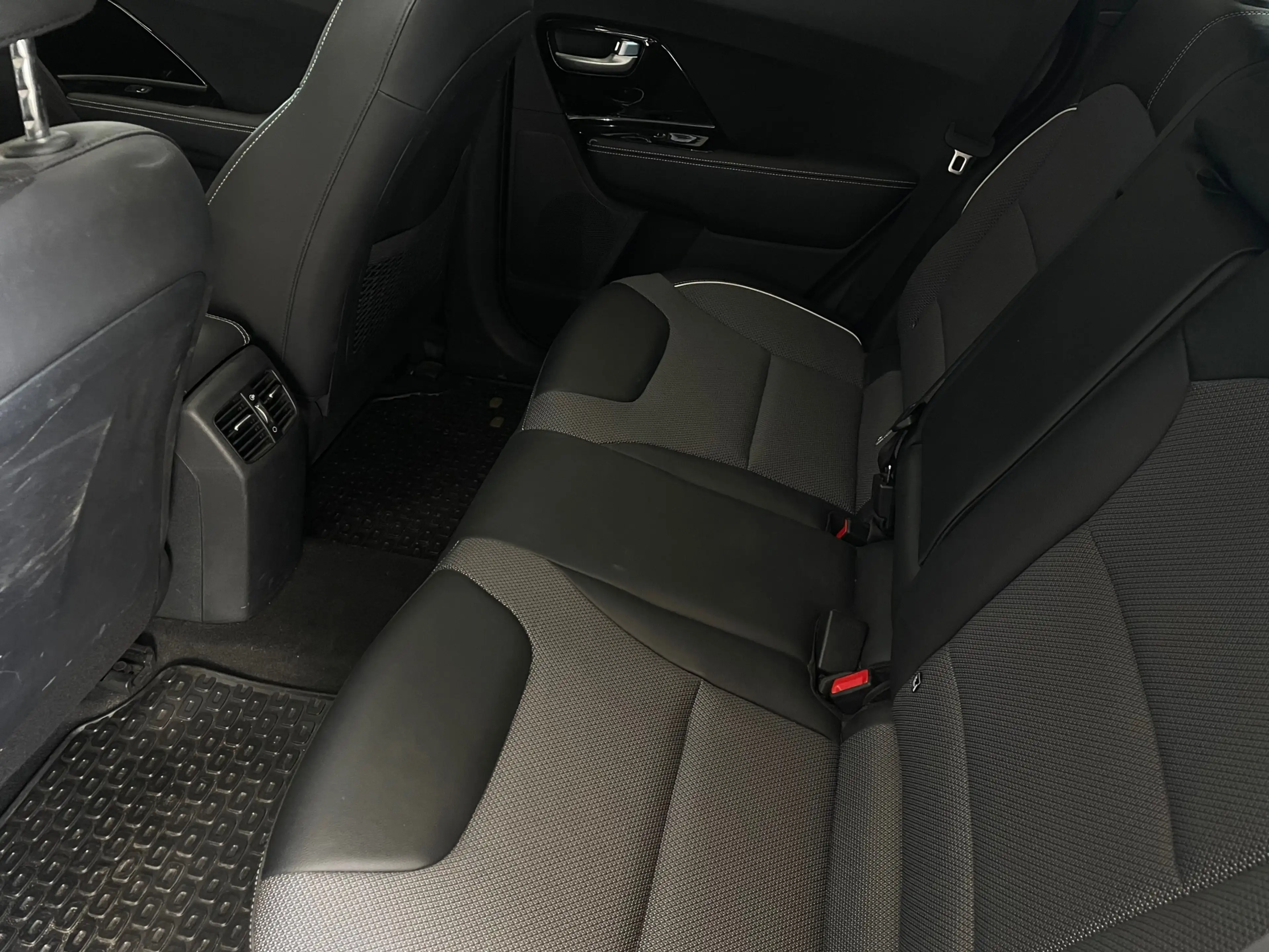 Kia e-Niro 64-kw Niro e-Niro EV DynamicLine 3-fase SOH 100% i — photo 8