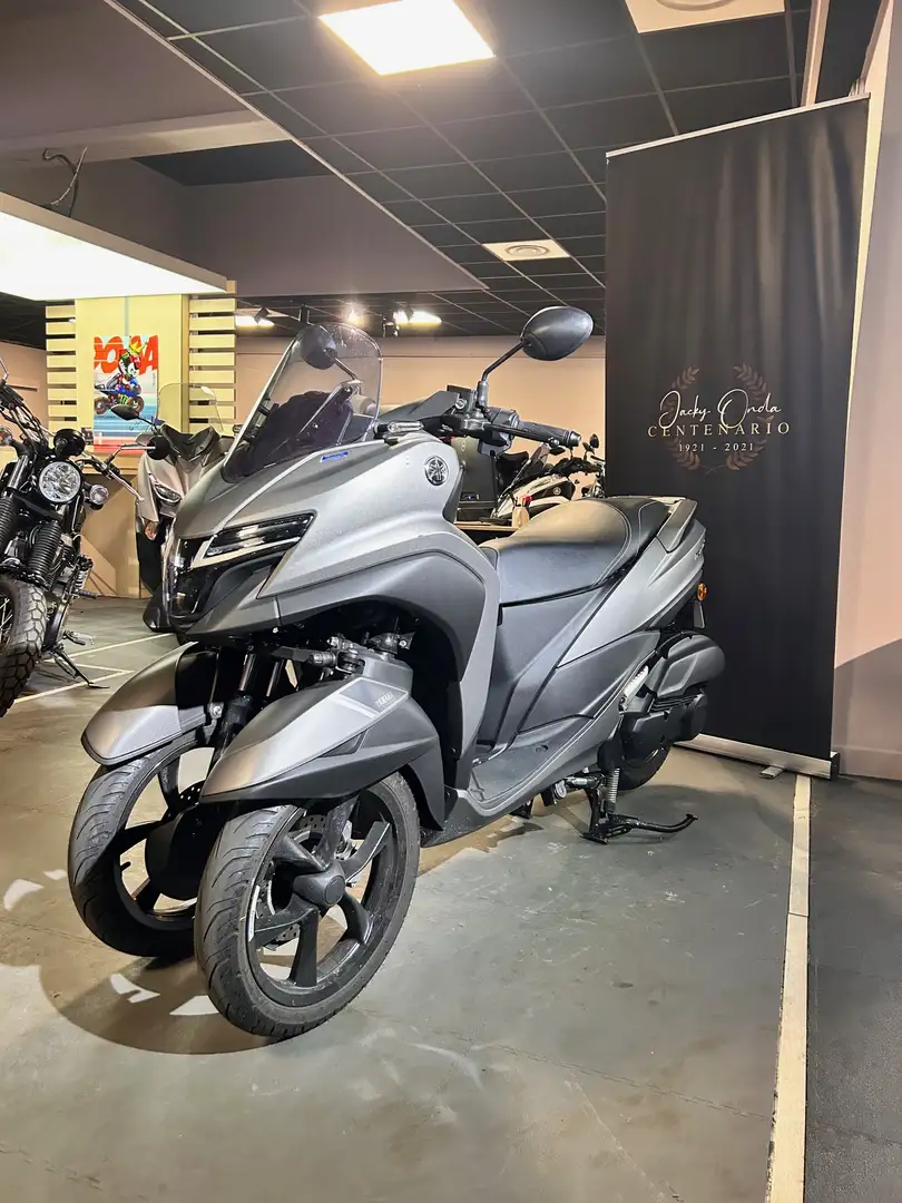Yamaha TriCity Gris - 2