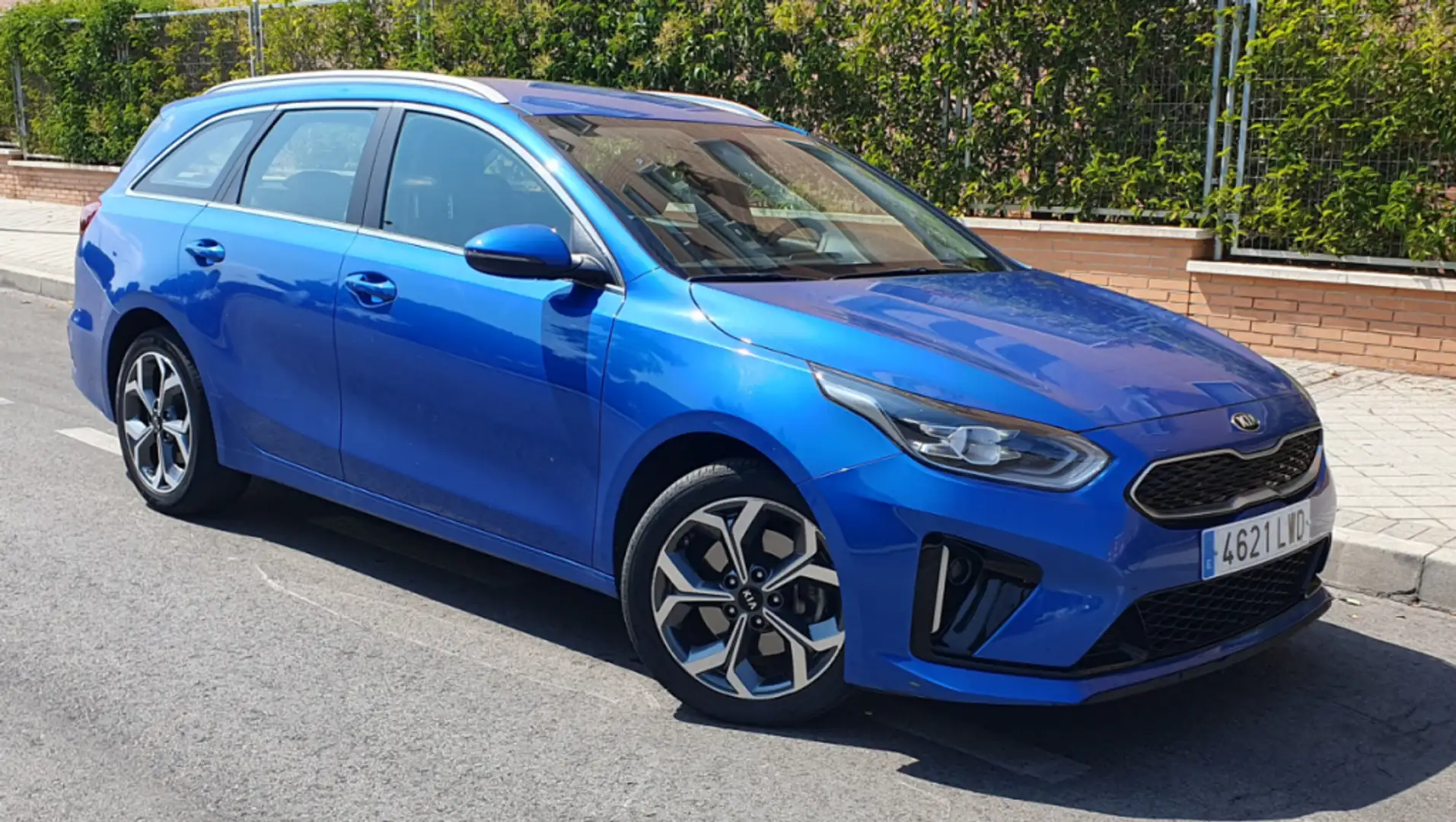 Kia Ceed / cee'd Tourer 1.6 PHEV eTech Aut. Albastru - 2