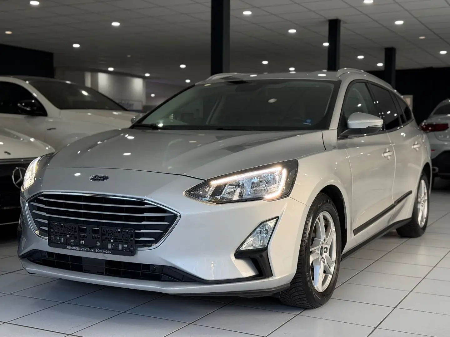 Ford Focus Turnier Cool&Connect*NAVI*CARPLAY*PARK-ASS Argent - 2