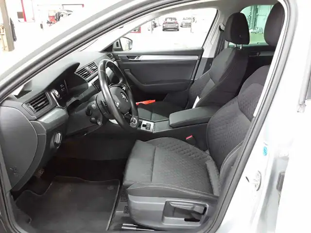 Skoda Superb view 7