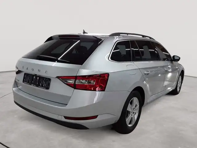 Skoda Superb view 4