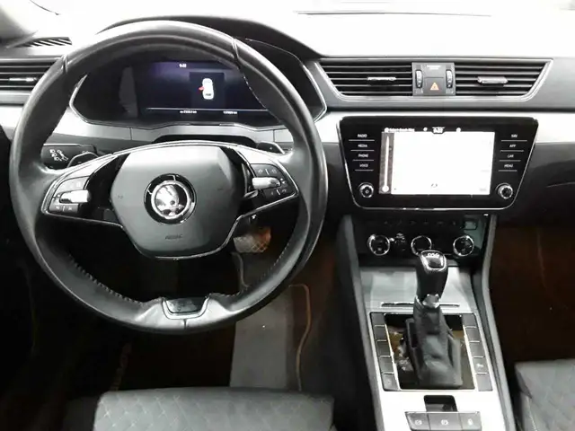 Skoda Superb view 10
