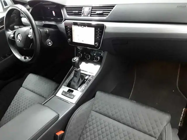 Skoda Superb view 9