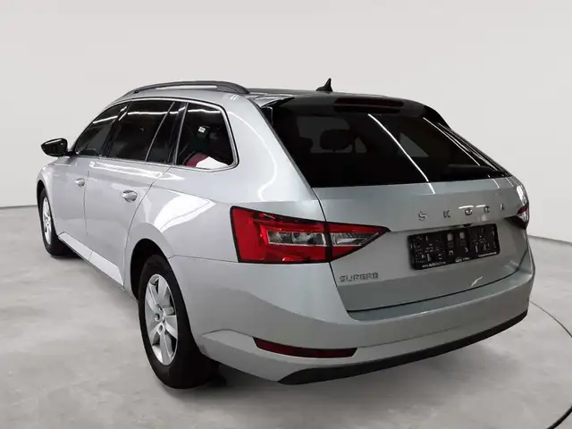 Skoda Superb view 5
