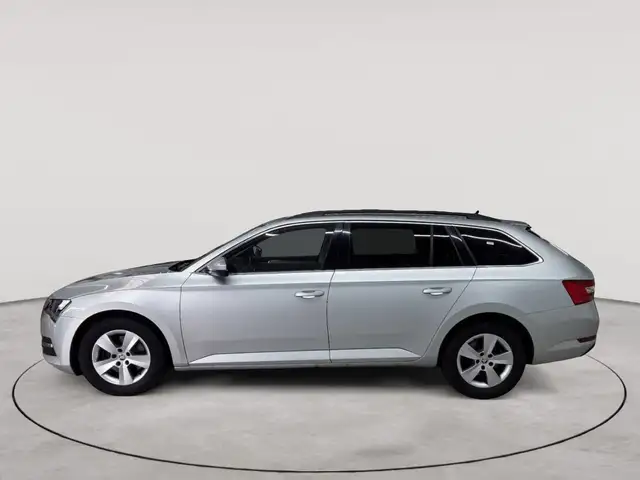 Skoda Superb view 6