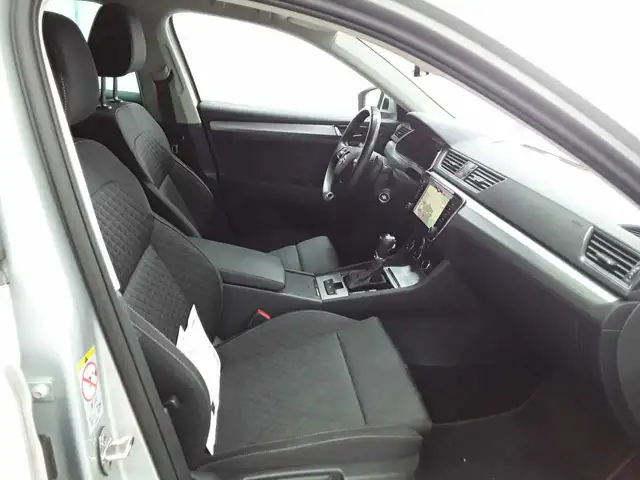 Skoda Superb view 8