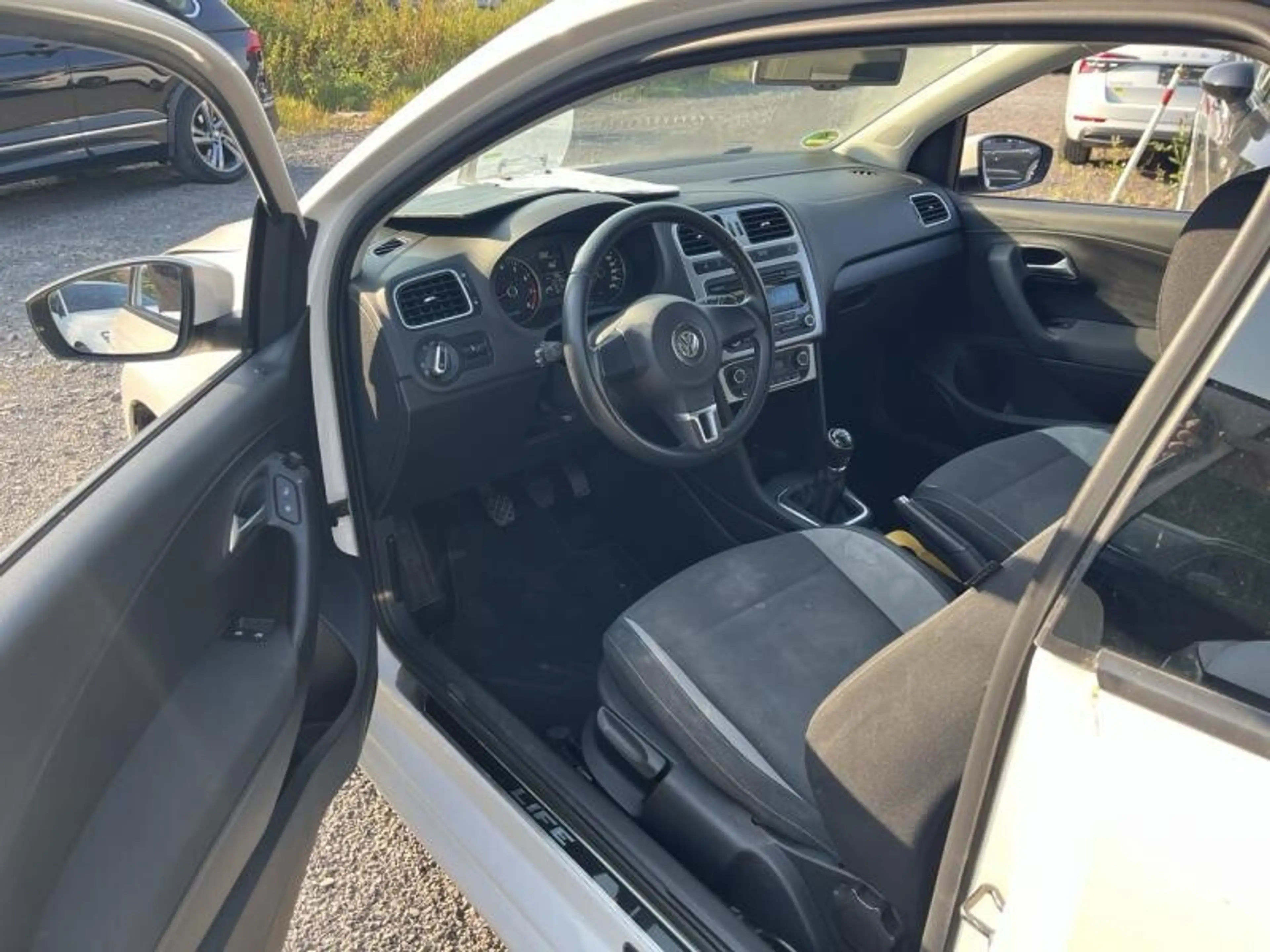 Volkswagen Polo Life Bi-Xenon Tempomat SHZ PDC Berg-Assist — photo 4