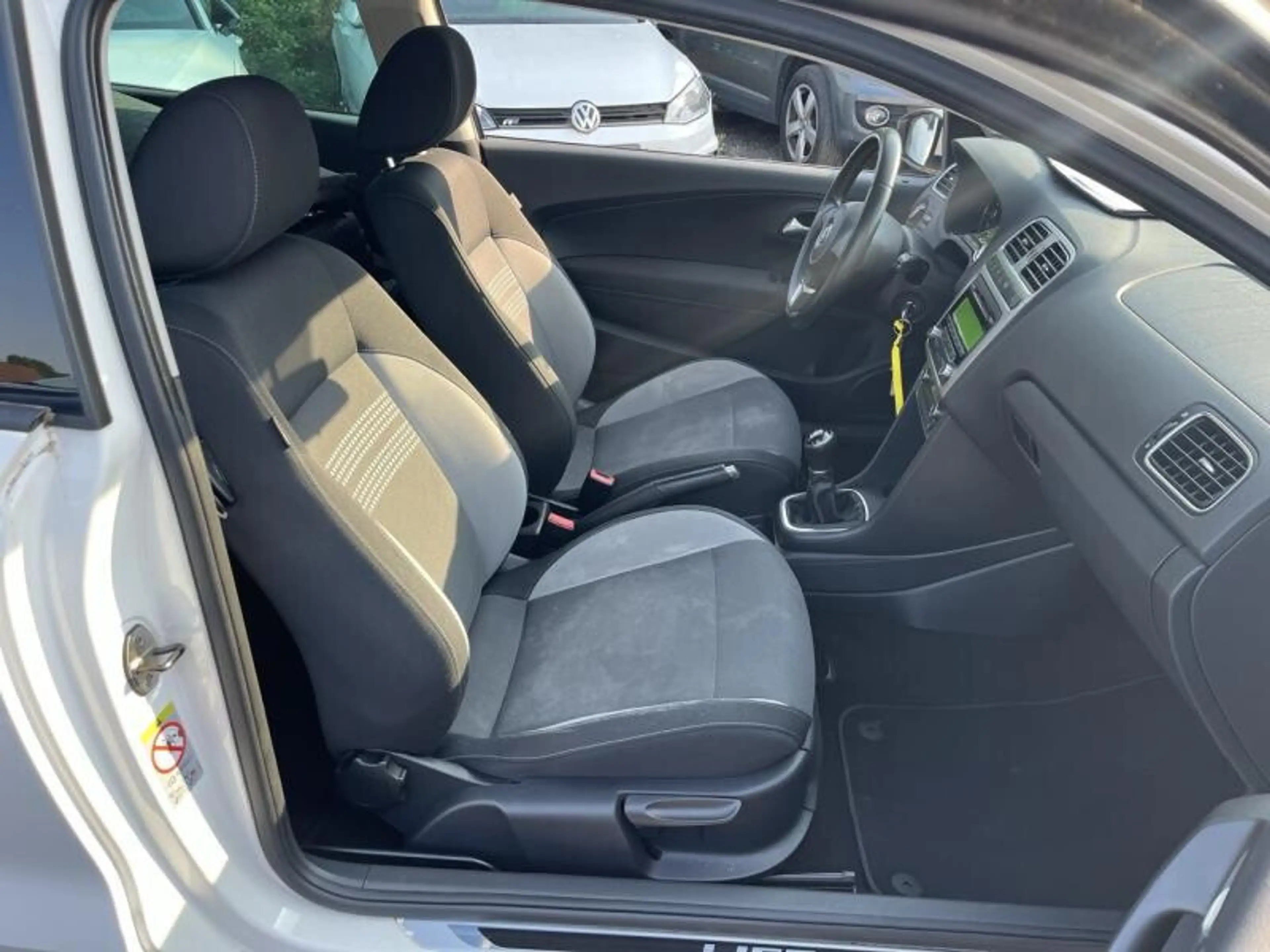 Volkswagen Polo Life Bi-Xenon Tempomat SHZ PDC Berg-Assist — photo 3