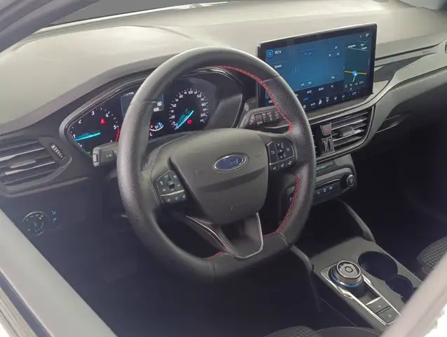 Ford Focus view 13