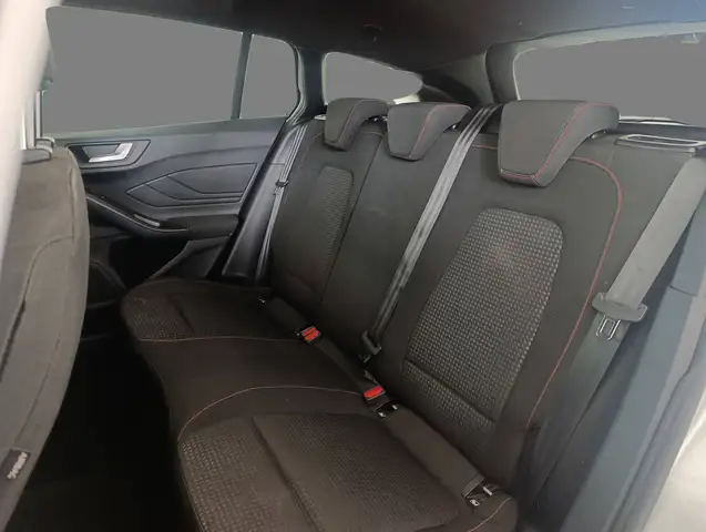 Ford Focus view 12