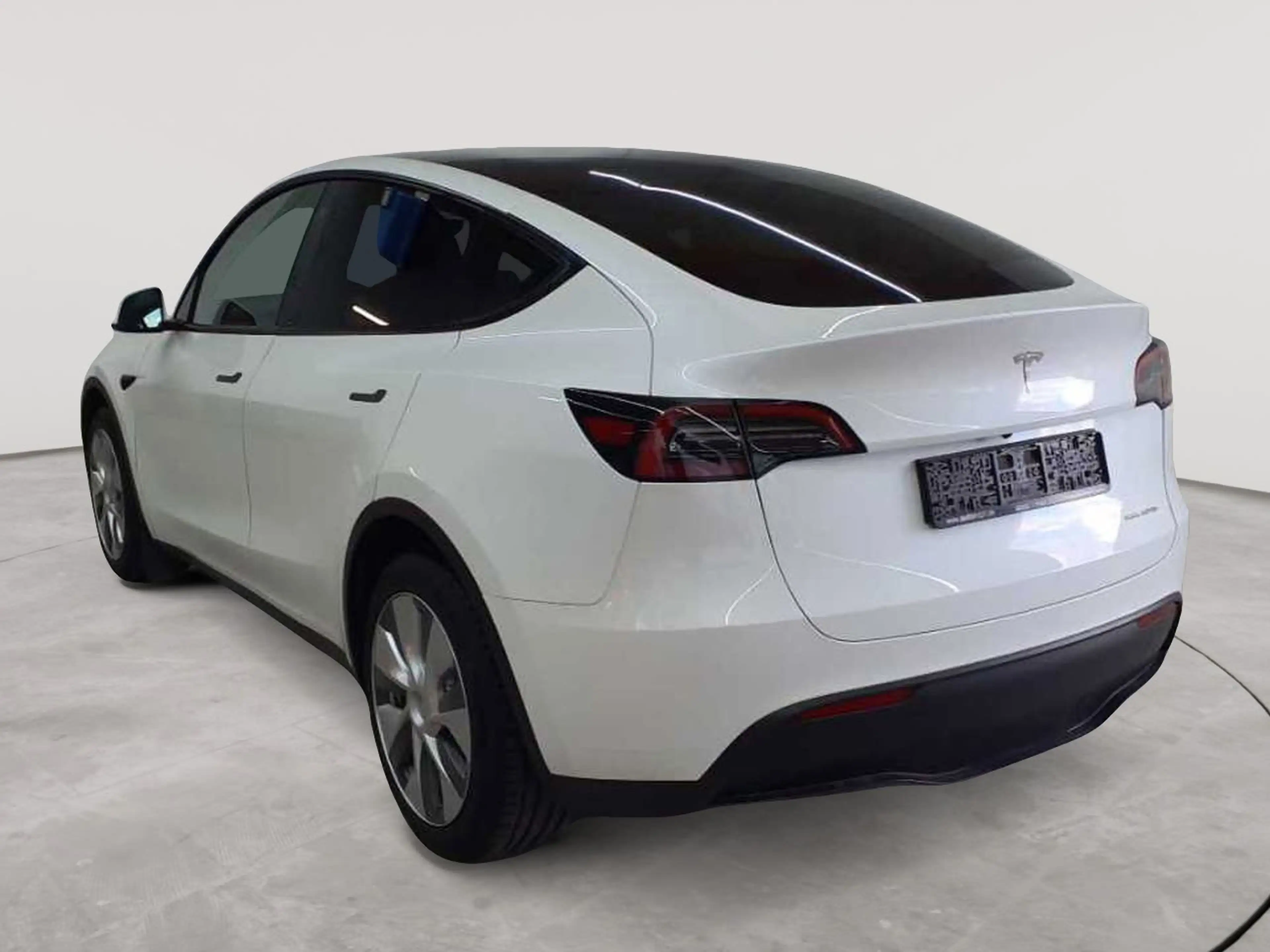 Tesla Model Y Long Range Dual Motor AWD — photo 5