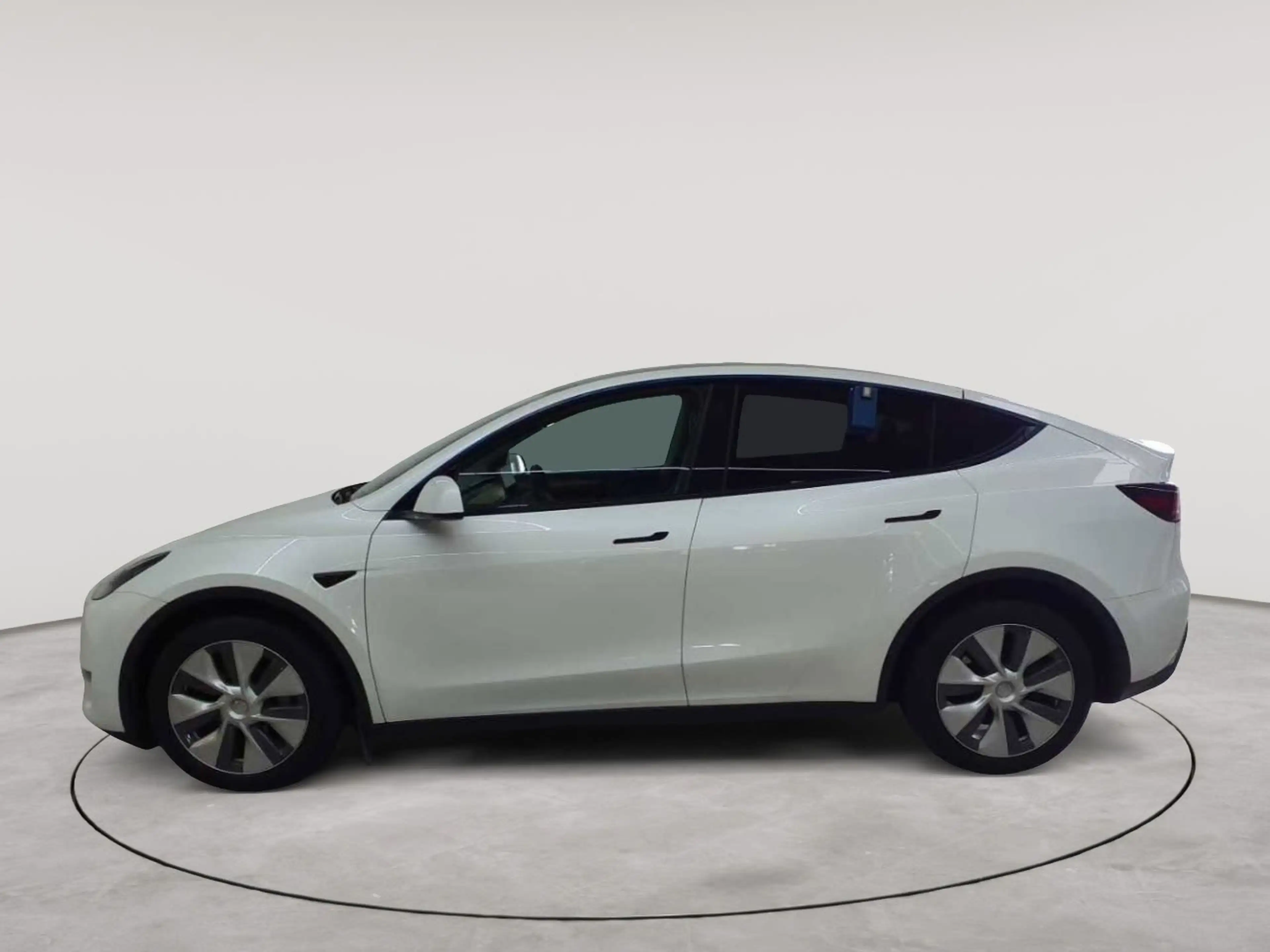 Tesla Model Y Long Range Dual Motor AWD — photo 6