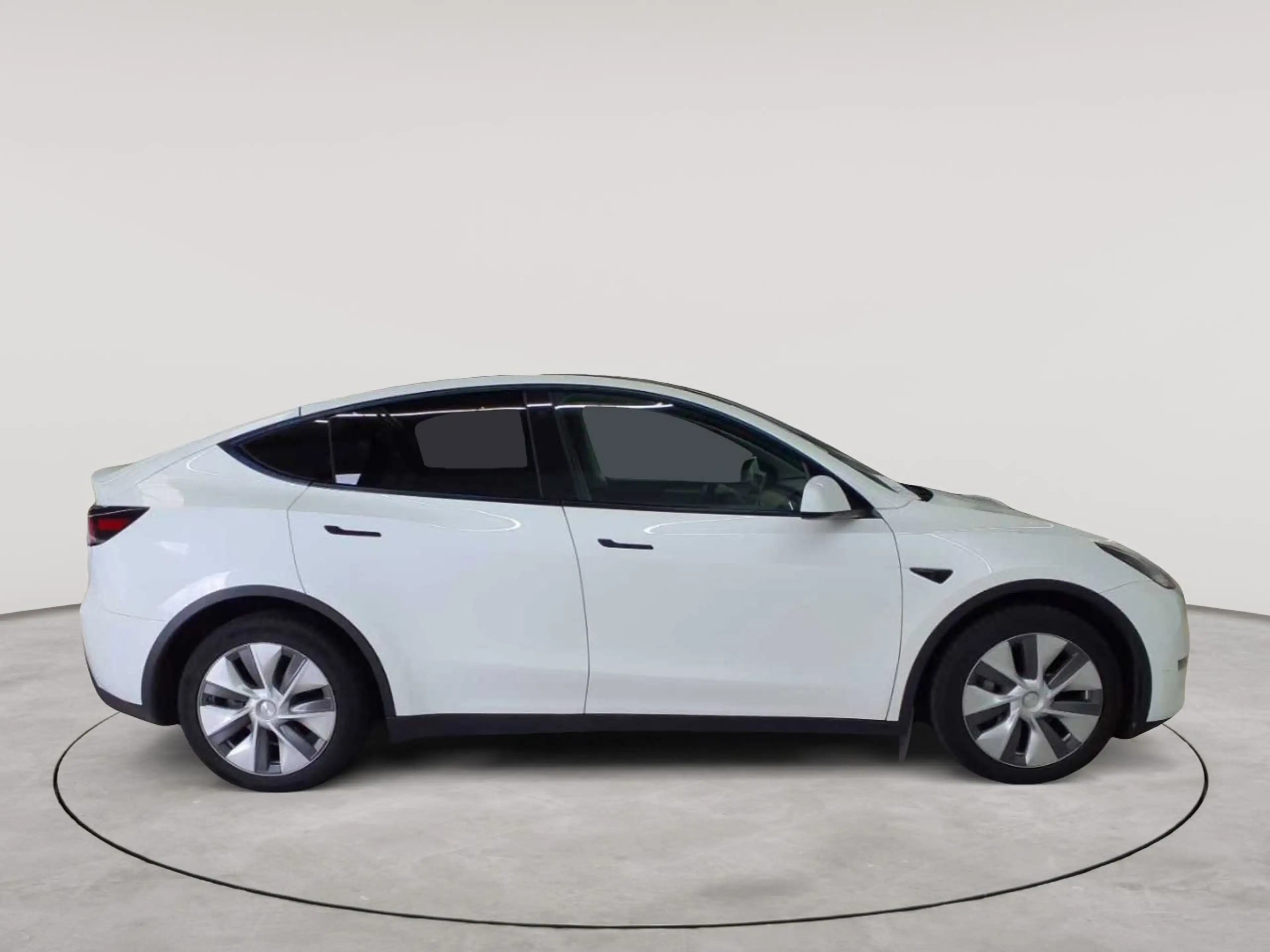 Tesla Model Y Long Range Dual Motor AWD — photo 3
