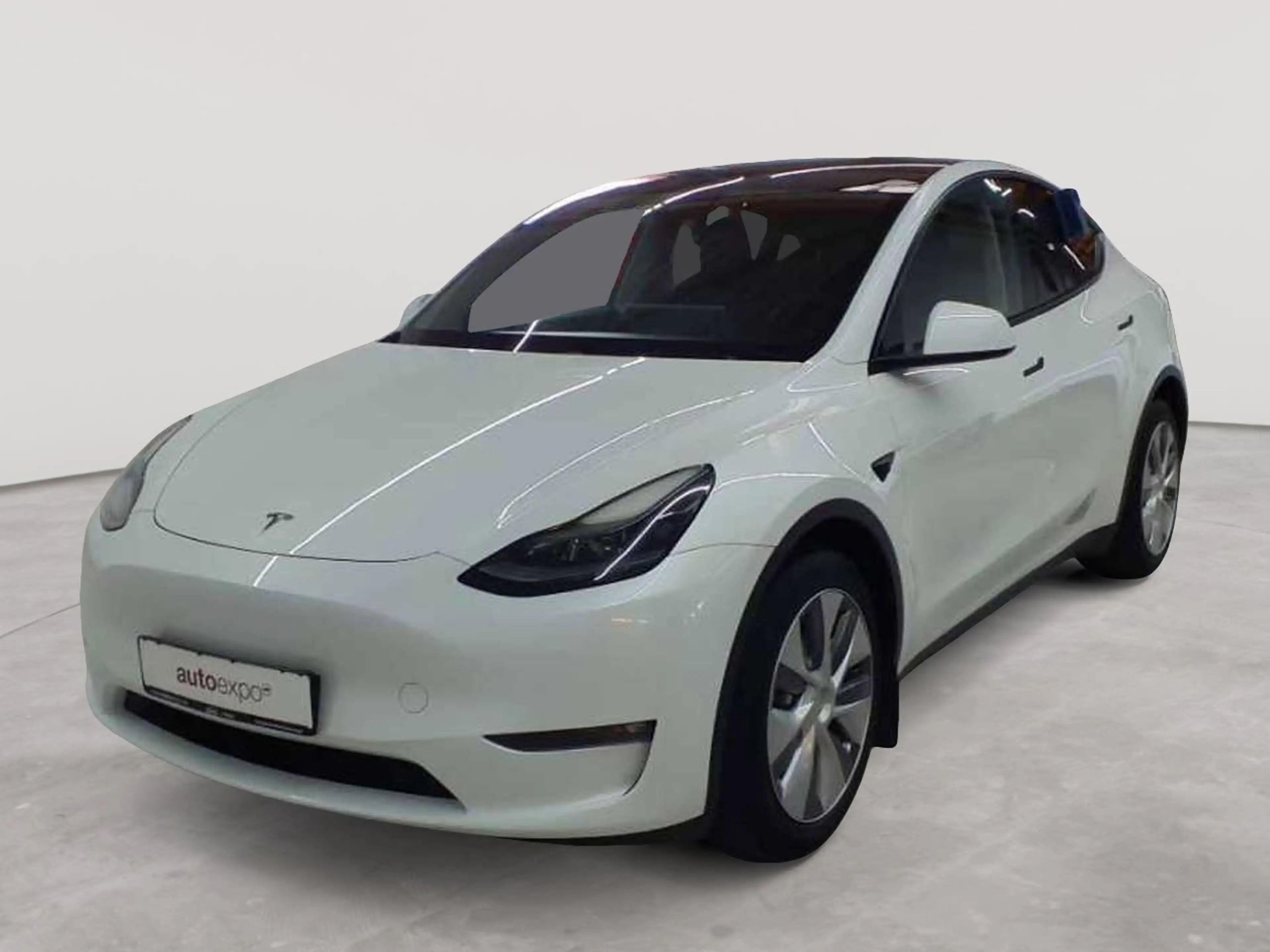 Tesla Model Y Long Range Dual Motor AWD — photo 2